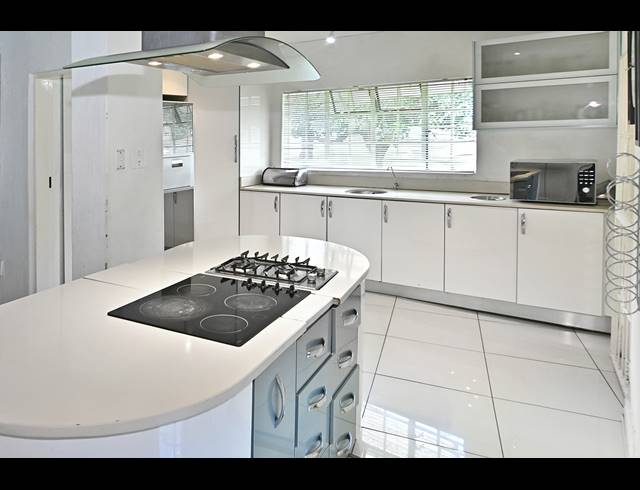 6 BEDROOM HOUSE FOR SALE IN PRESIDENT PARK